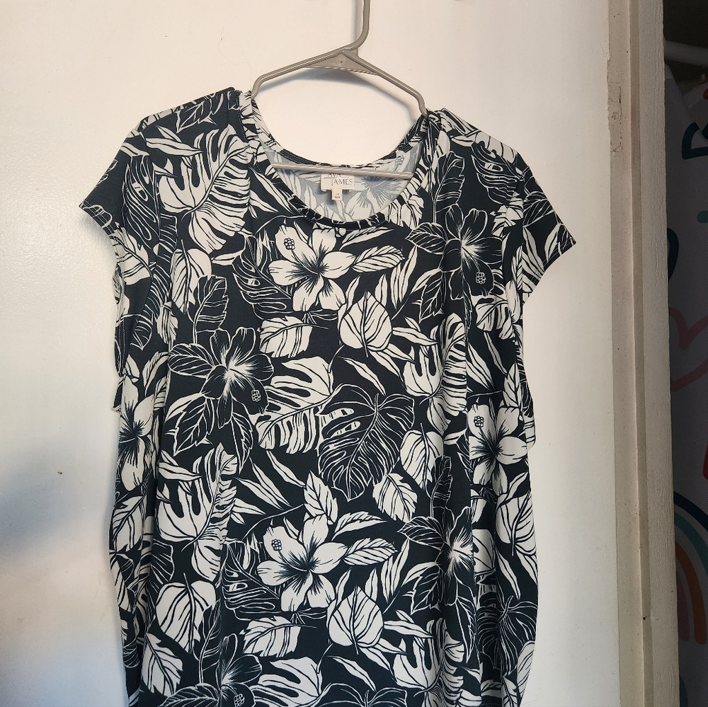Ava and James dark green and White Floral Short Sleeve Top
